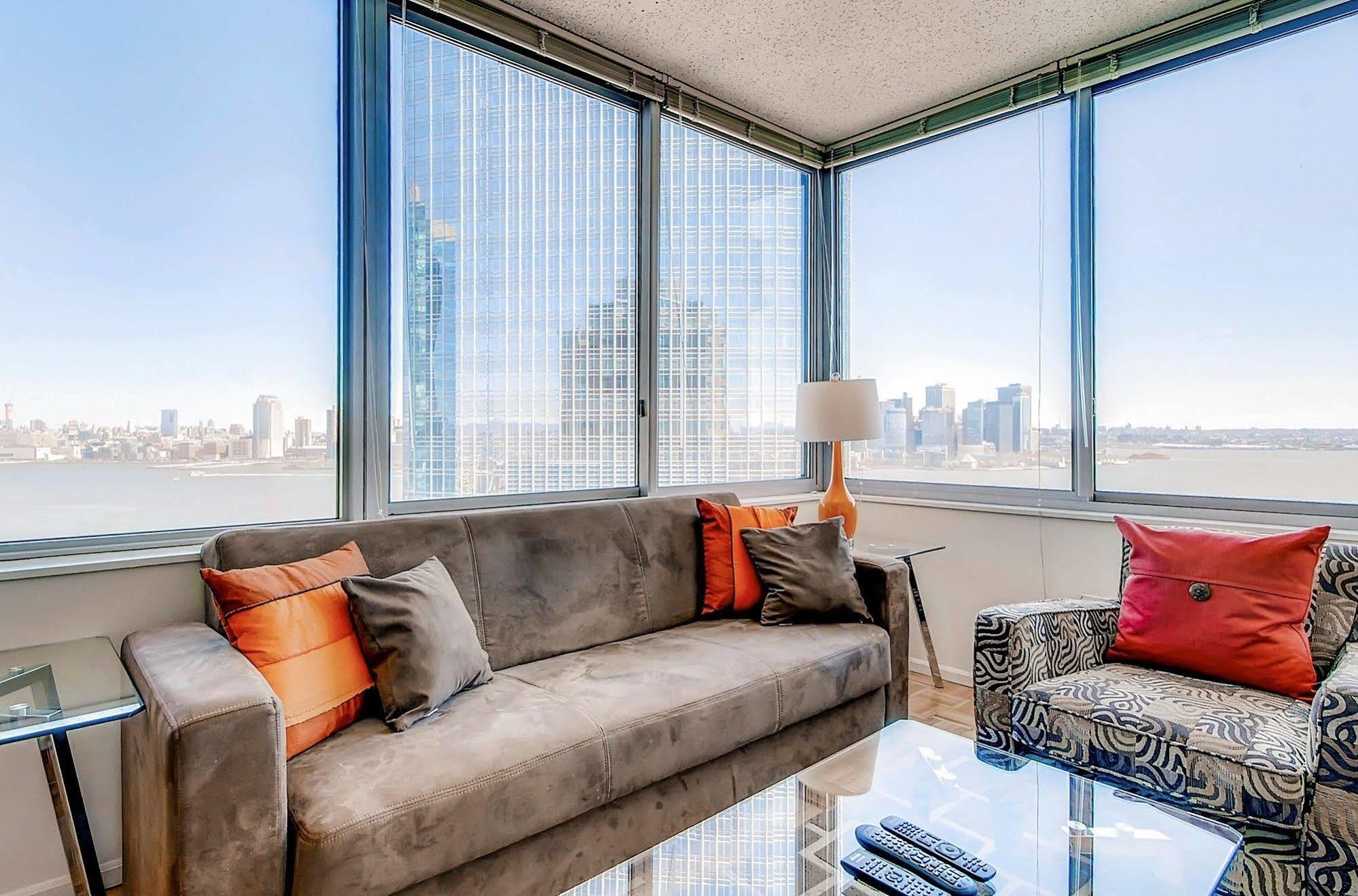 Global Luxury Suites At Exchange Τζέρσεϊ Εξωτερικό φωτογραφία